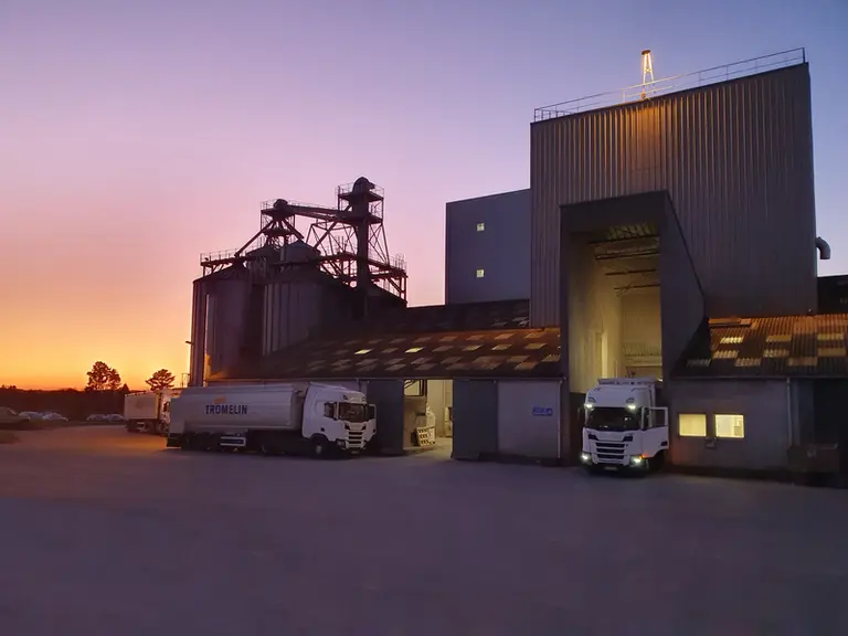 Une unité de transformation des graines légumineuses a été montée dans une usine de Tromelin Nutrition dans le nord-Finistère. © Tromelin Nutrition