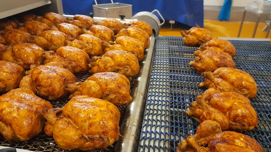 Le poulet entier rôti à Arrivé Chavagnes.
