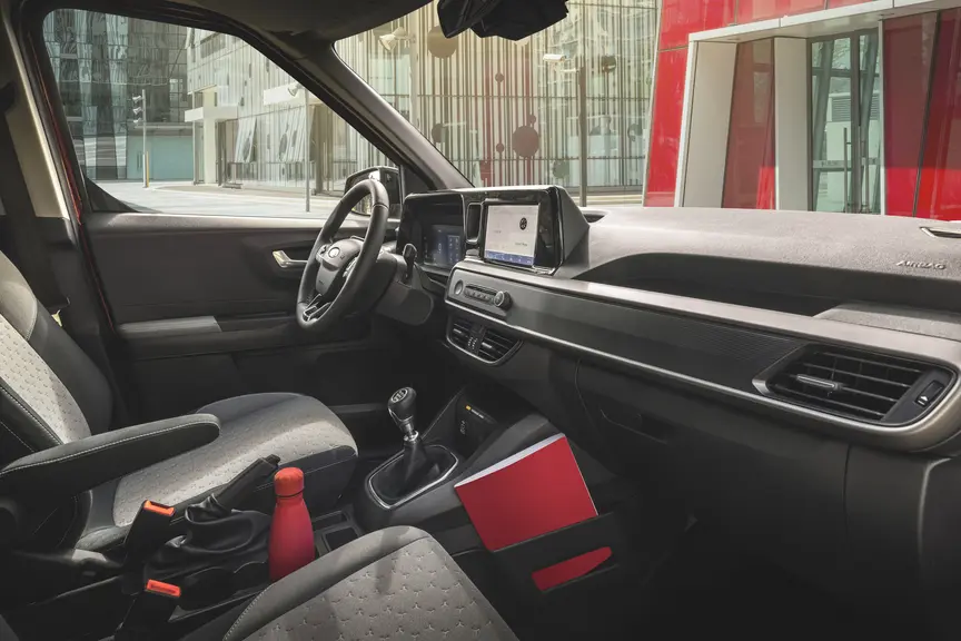 Le Ford Transit Courier bénéficie d'une planche de bord très moderne.