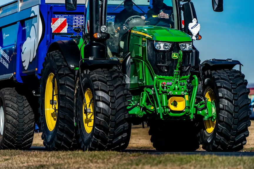 La gamme de pneumatiques Michelin Evobib 2 s'étendra ensuite en octobre 2023 avec l'ajout de nouvelles tailles pour les tracteurs de plus de 300 cheva