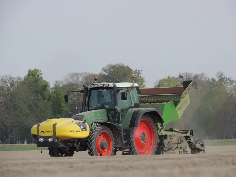 Cuve frontale Arland + tracteur Fendt Vario + planteuse pommes de terre Structural