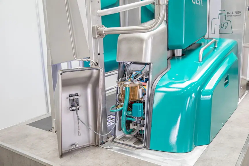 La nouvelle génération de robot de traite GEA DairyRobot R9500 offre davantage d'accessibilité pour la maintenance.