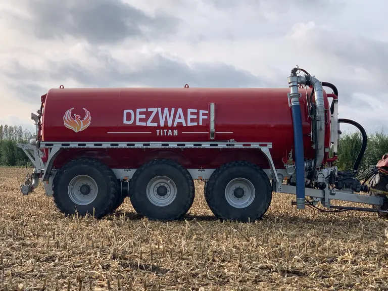 Le constructeur belge de tonnes à lisier Dezwaef peut répondre à des cahiers des charges bien spécifiques.