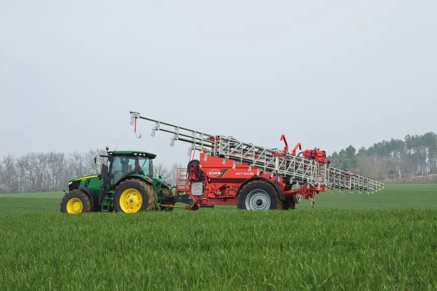 Epandeur d'engrais pneumatique Réussir Machinisme Kuhn