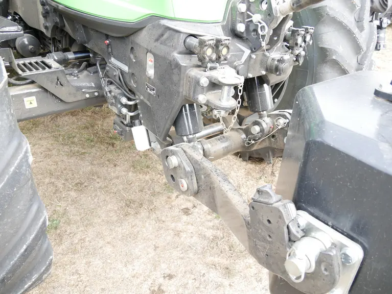 Relevage avant du Deutz-Fahr 8280 TTV