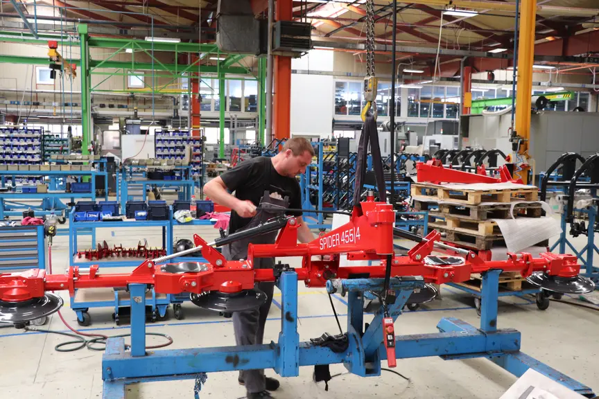 Les salariés de l’usine SIP profitent d’espace de travail clairs et bien organisés.