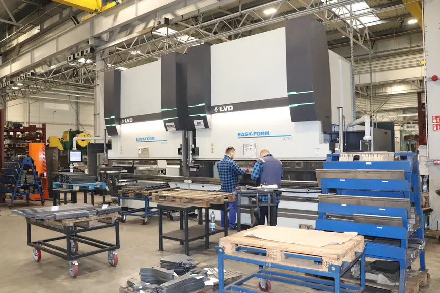 USINE SAMASZ EN POLOGNE - Presse double