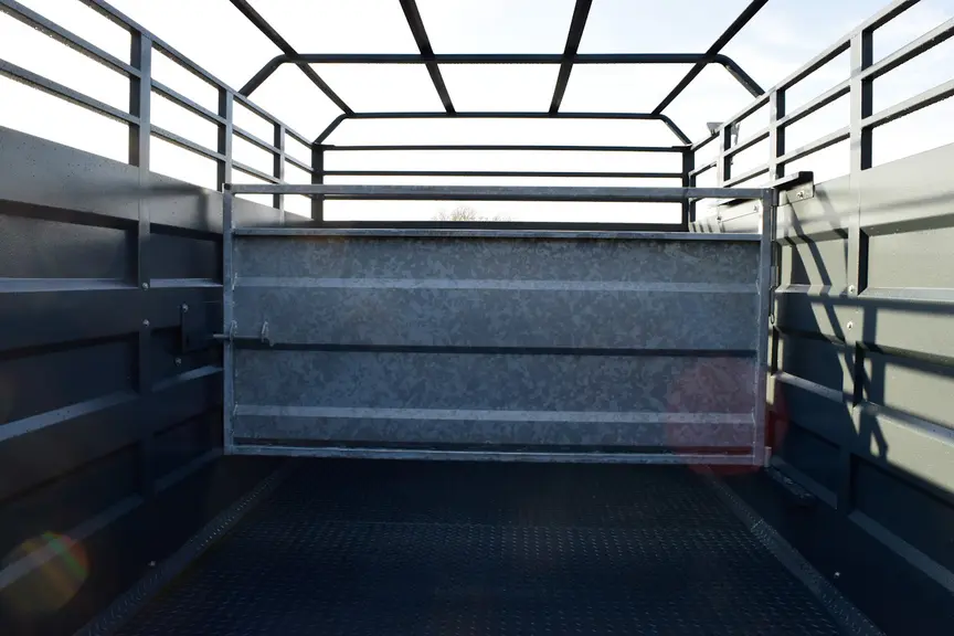 Bétaillère Promodis Cargo - Cloison intérieure tôlée galva réglable sur glissières avec broches