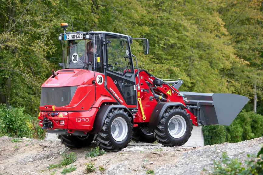chargeuse articulée Weidemann Hoftrac 1390 avec godet
