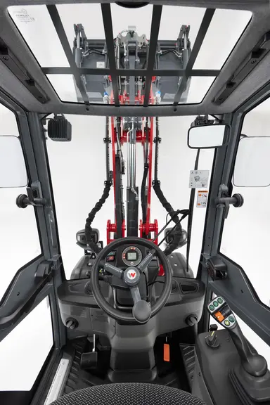 Vue intérieure de la cabine de la chargeuse articulée Weidemann Hoftrac 1390