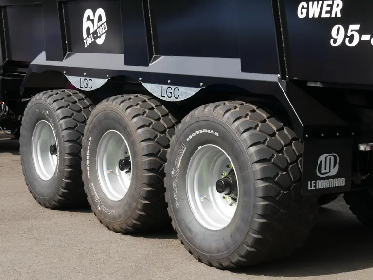 Remorque à fond poussant Le Normand - Gwer 95-32 avec pneus Maxam 650/55 R26.5