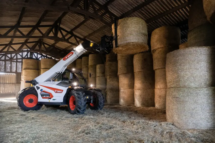 Les chargeurs télescopiques Bobcat R Agri peuvent disposer jusqu'à 8 phares à leds © Bobcat