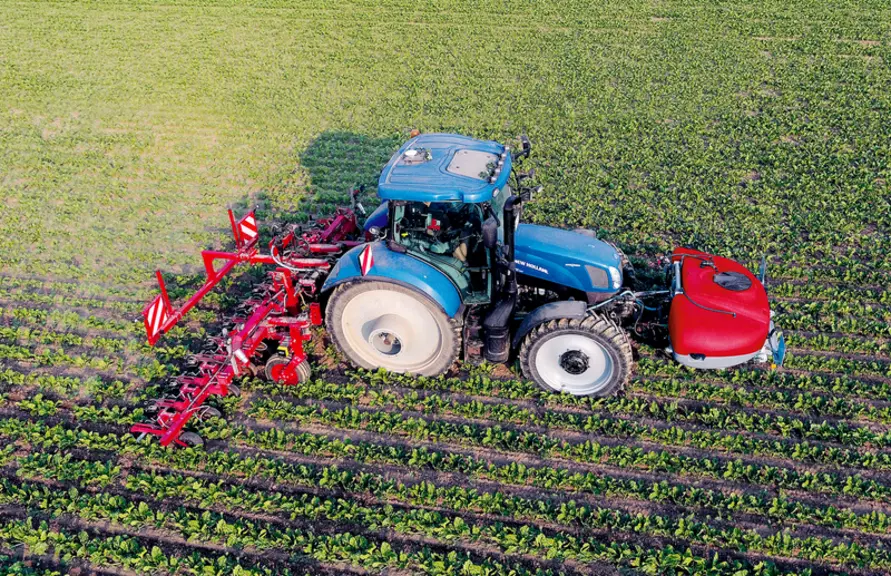 La cuve frontale SprayHub de Lemken Steketee est diponible en 1 100 ou 1 500 litres.