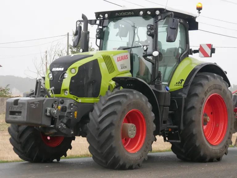 Sur route, le tracteur est silencieux et confortable.  © L. Vimond