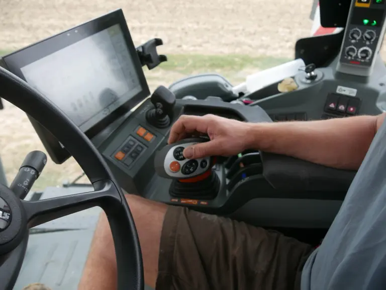 L'ergonomie globale du tracteur est aboutie.  © L. Vimond