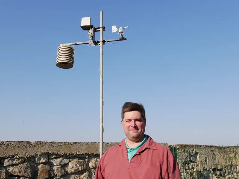 Olivier Garnier a suivi des tutos sur le web pour rendre sa station météo La Crosse Technology connectée.