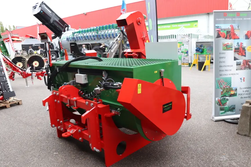 Le godet D10MELTC de DLAND emporte jusqu'à 800 kg de produit. © D. Laisney