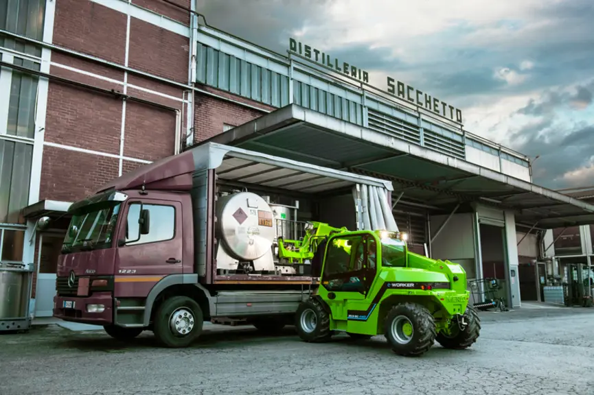 Le chargeur télescopique Merlo E-worker est animé par des moteurs électriques. © Merlo