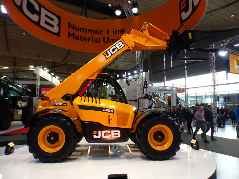 Le chargeur télescopique JCB 532-60 lève à 6 mètres et présente une capacité de charge de 3,2 tonnes. © D. Laisney