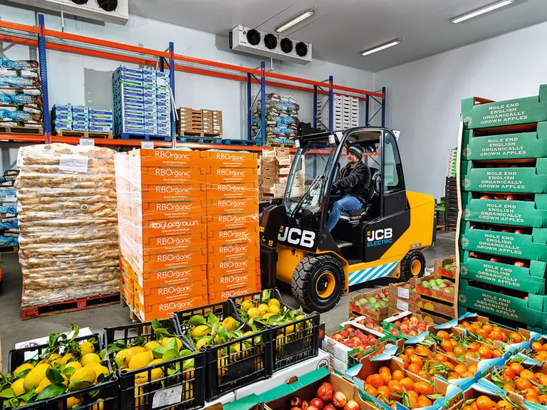 Electriques les JCB Teletruck 30-19E et 35-22E sont bien adaptés aux usages dans les bâtiments. © JCB
