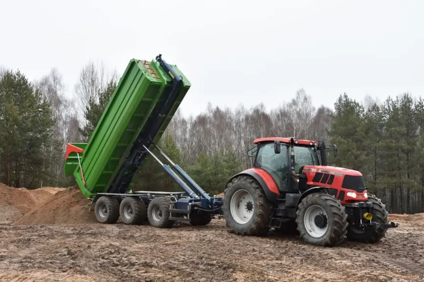 Le plus gros porte-caisson de Pronar présente une capacité de charge de 24 tonnes. © Pronar