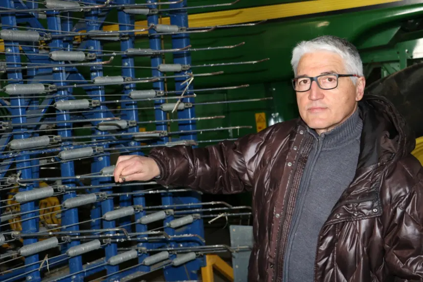 Jean-Pierre Doat, président de la Cuma La Belmontaise. "La régulation automatique de la profondeur de travail des dents est un réel avantage pour une