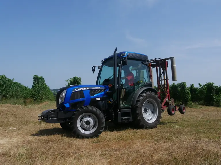 Le braquage du Landini Rex 4 n'était pas optimisé pour le vignoble. © L. Vimond