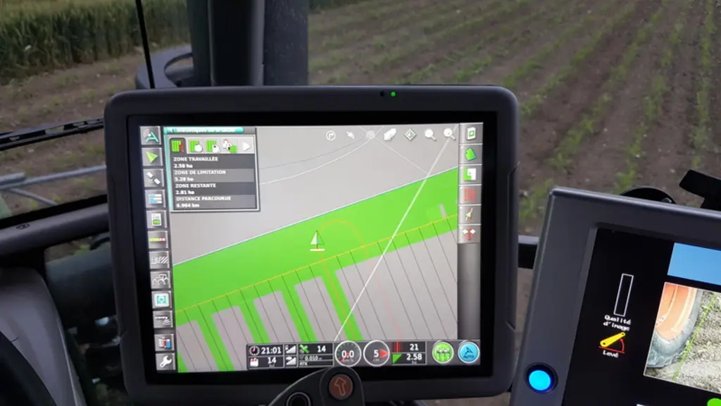 Au binage, la trajectoire du tracteur est contrôlée par le système de guidage GPS à la précision centimétrique (RTK), qui reprend les lignes tracées l