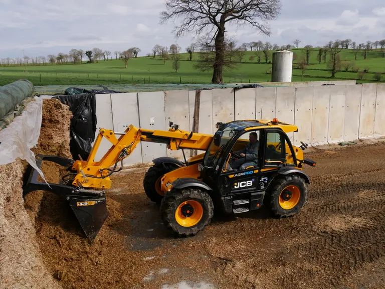 Le télescopique JCB 532-70 AgriPro DualTech VT essayé est équipé d'un moteur JCB EcoMax de 4,8 litres développant 145 chevaux.  © D. Laisney