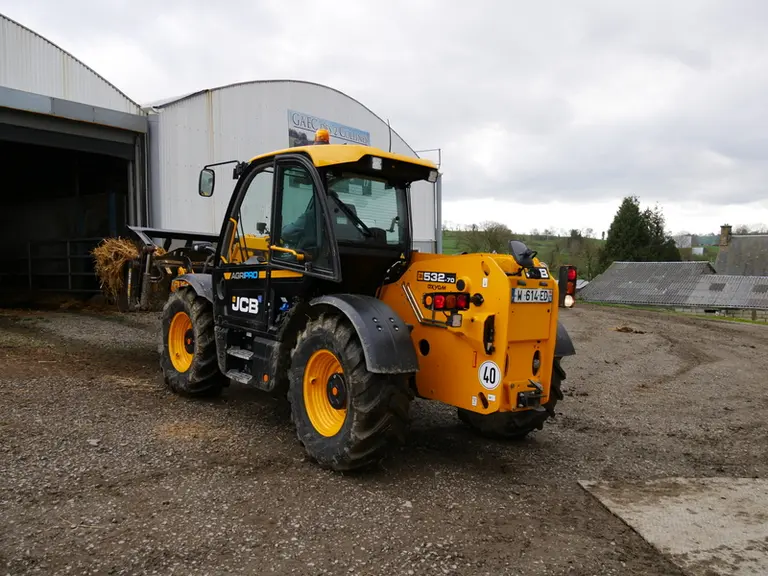 Le chargeur télescopique JCB 532-70 AgriPro DualTech VT a réalisé différents travaux au sein de l'exploitation de Thierry Chanu. © D. Laisney
