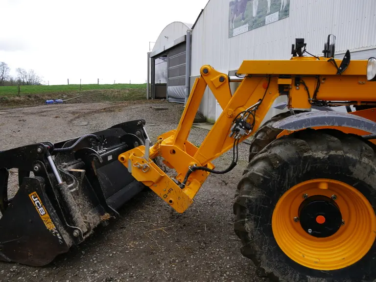 Le chargeur télescopique JCB 532-70 AgriPro essayé bénéficie du verrouillage hydraulique des outils. © D. Laisney