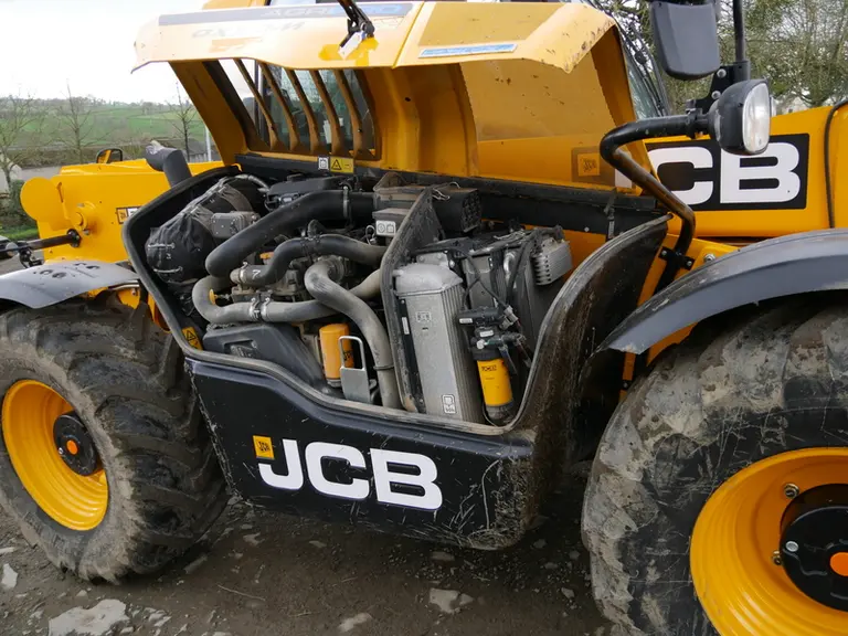 Le télescopique JCB 532-70 AgriPro DualTech VT dispose d'un moteur conforme à la norme antipollution Stage IV. © D. Laisney