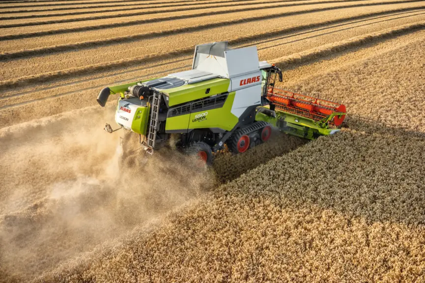 L'investissement dans la Claas Lexion 5500 Terra Trac, en remplacement de la Lexion 670 TT, permet à Franck et Alexandre Chicot de garder les mêmes me