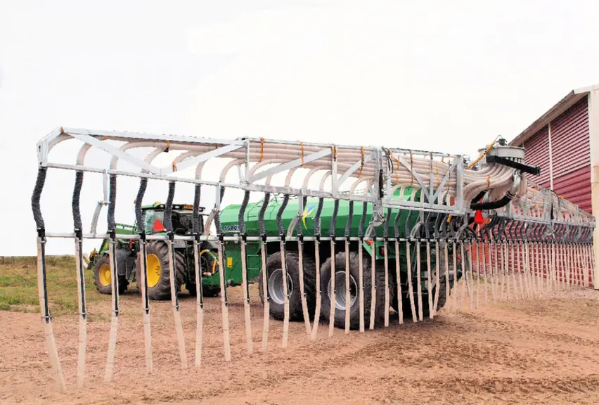 Les rampes à pendillards Dribbel Bar d'Agronic sont disponibles en 12 et 16 mètres d’envergure. © Agronic