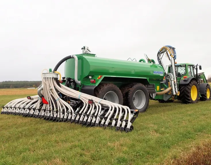 La pression au sol des injecteurs à lisier AG d'Agronic s'élève à 245 kg par disque avec le système de gestion hydraulique. © Agronic