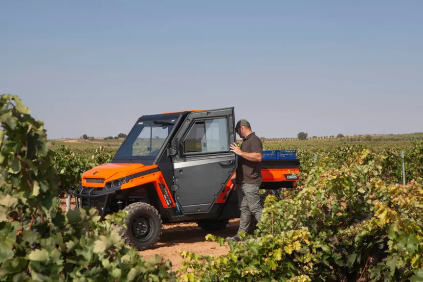 Le SSV Terrain DX4 de Corvus en version Cab bénéficie d'une cabine fermée et chauffée. © Corvus