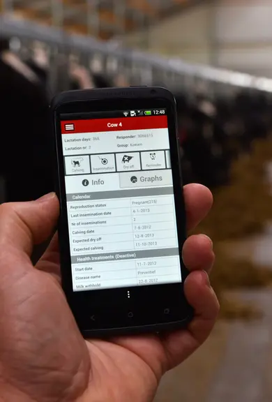 L’utilisation d’une application mobile facilitera un suivi régulier tout au long de la journée. © Lely