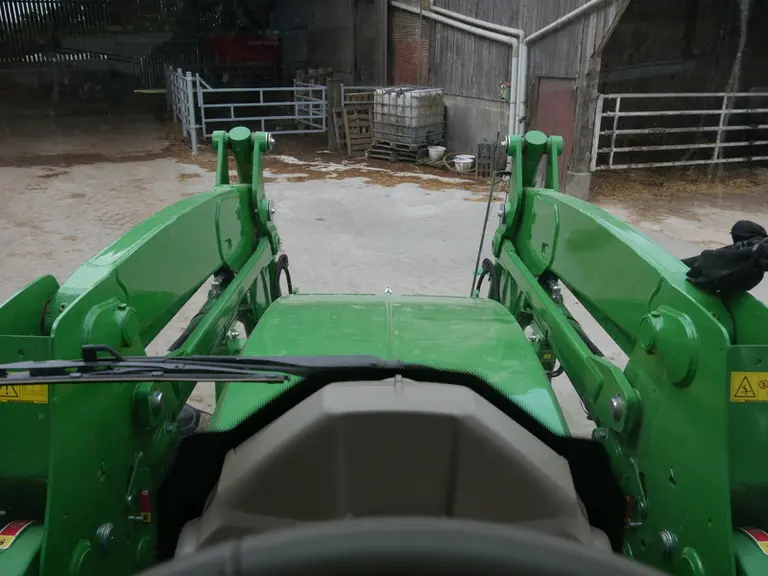 Essai du tracteur John Deere 6120M Premium avec chargeur 623R © L. Vimond