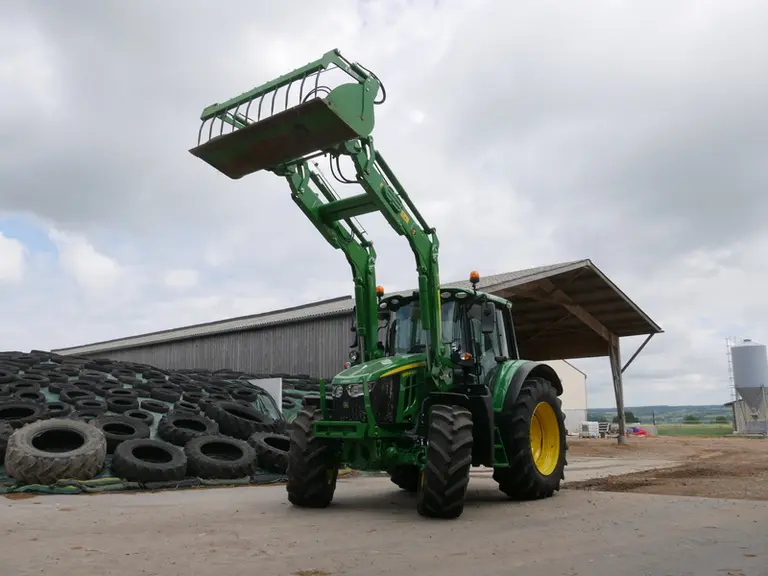 Essai du tracteur John Deere 6120M Premium avec chargeur 623R © L. Vimond