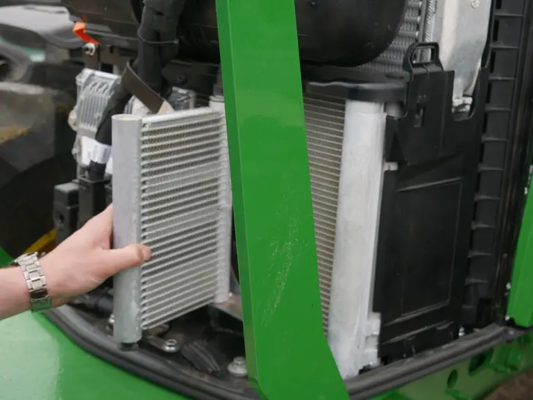 Essai du tracteur John Deere 6120M Premium avec chargeur 623R © L. Vimond