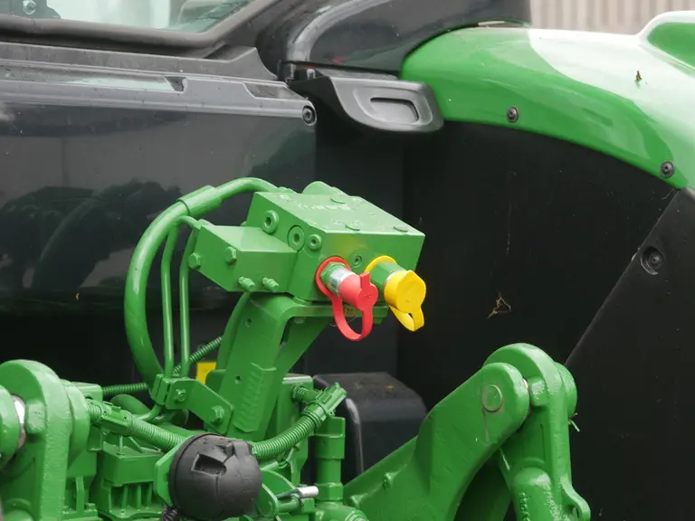 Essai du tracteur John Deere 6120M Premium avec chargeur 623R © L. Vimond