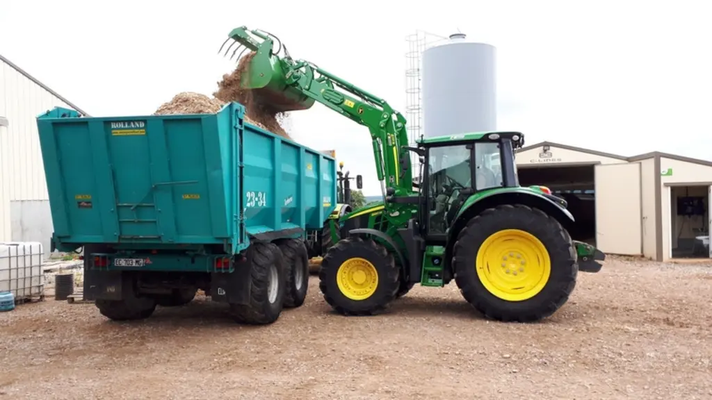Essai du tracteur John Deere 6120M Premium avec chargeur 623R © S. Gautard