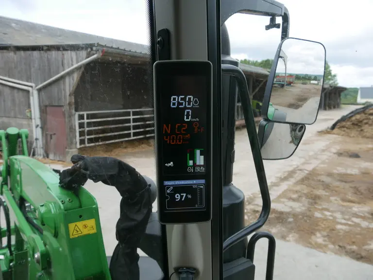 Essai du tracteur John Deere 6120M Premium avec chargeur 623R © L. Vimond