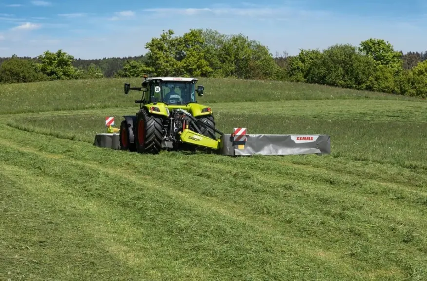 L’équipement disque à andains rotatif est totalement intégré à la Disco série 100 de chez Claas. © Claas