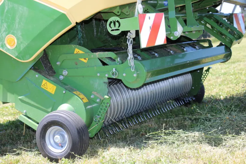 La presse à chambre variable Krone VariPack est dotée d'un pick-up de 2,15 m. © M. Portier