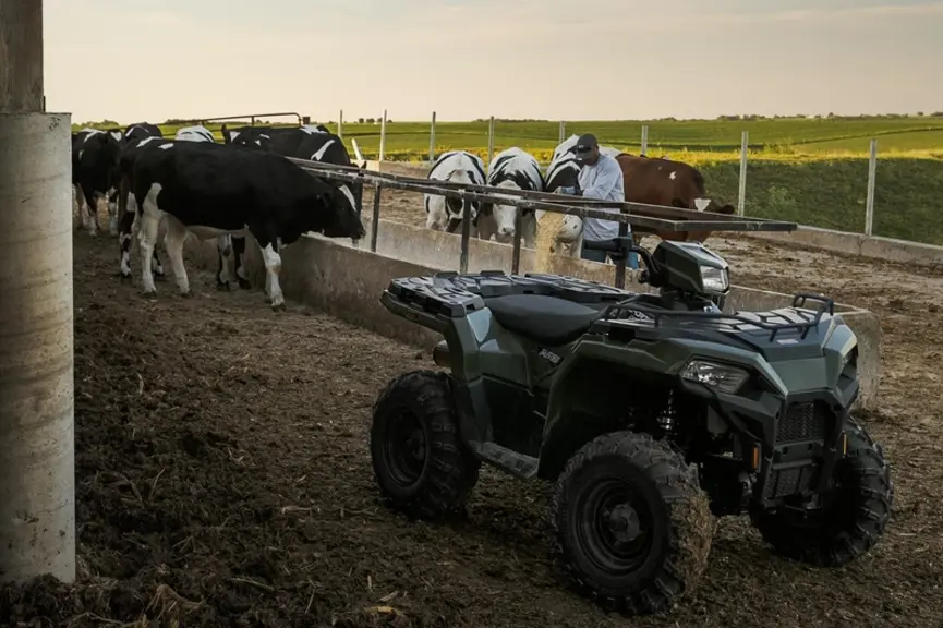 Le quad Polaris Sportsman 570 EPS en finition Agri Pro bénéficie d'un limiteur de vitesses. © Polaris
