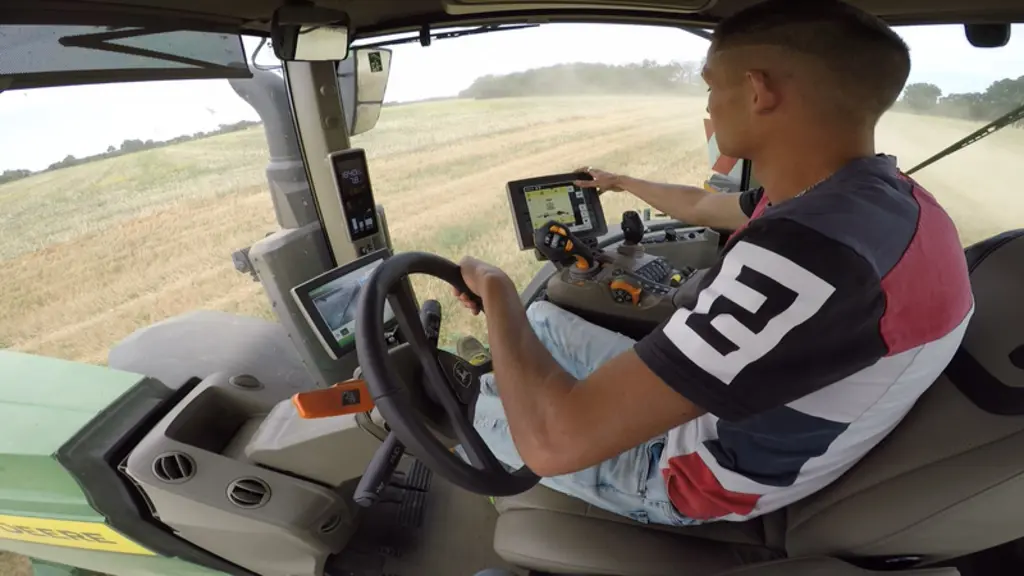 Le modem intégré dans le toit a permis au constructeur de prendre la main sur le tracteur en modifiant les réglages depuis l'écran CommandCenter. © V.