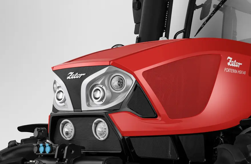 Le tracteur Forterra de Zetor inaugure un capot au design travaillé et plongeant. L'évacuation de l'air du système de refroidissement et le syststème