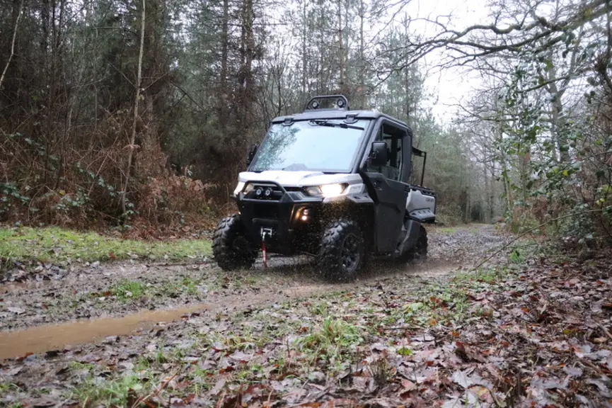 Le Can-Am Traxter HD10 Pro se complète en option de différents feux de travail à leds. © D. Laisney