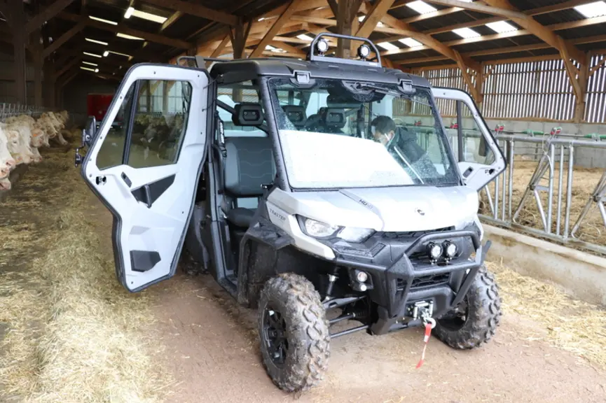 Le SSV Can-Am Traxter HD10 Pro accède en option à des portes équipées de vitres électriques. © D. Laisney